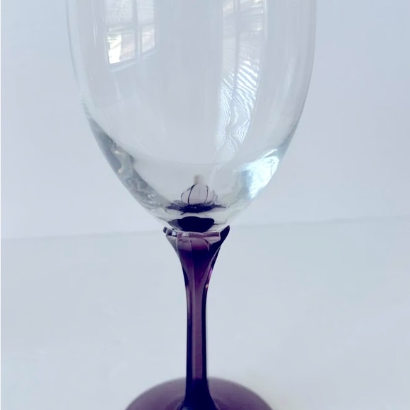 2 Vintage Wine Glasses/Goblet. Amethyst/Deep Lavender - Picture 3 of 3